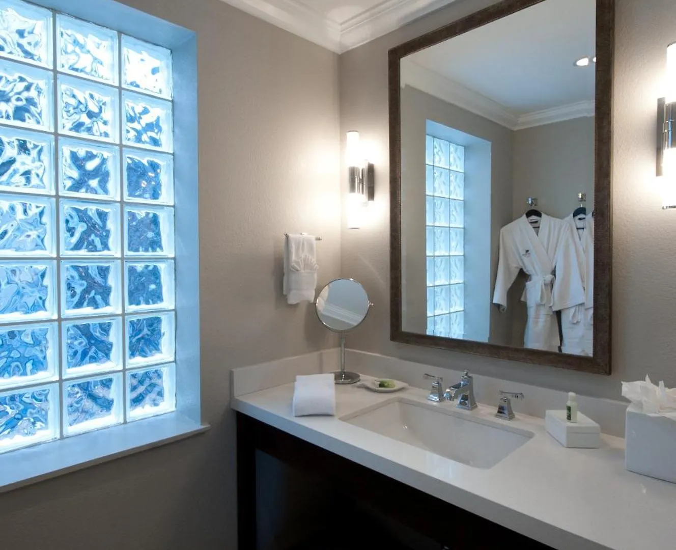 Almond Tree Inn - Adults Only Key West